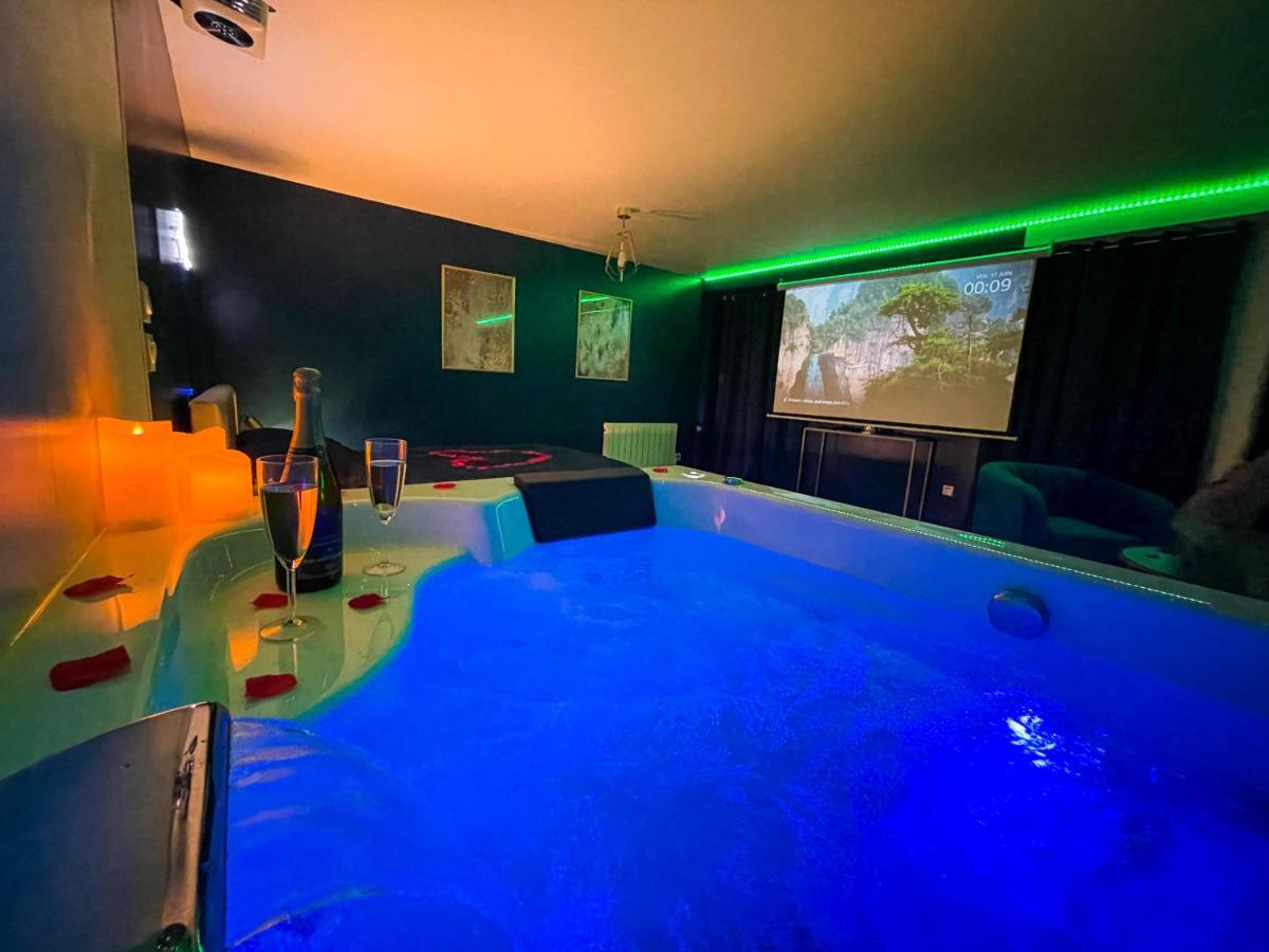 Sous Les Etoiles - Cinema - Netflix - Parking - Gare Apartment *