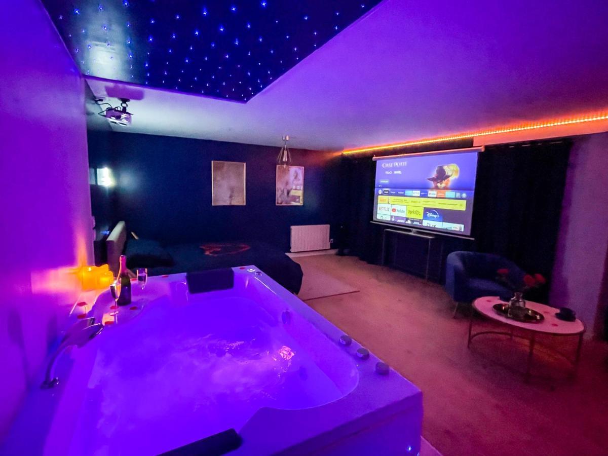 Sous Les Etoiles - Cinema - Netflix - Parking - Gare Apartment *